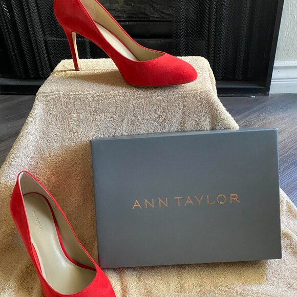 Ann Taylor Classic Red Pump - Picture 2 of 5